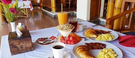 Free daily continental breakfast