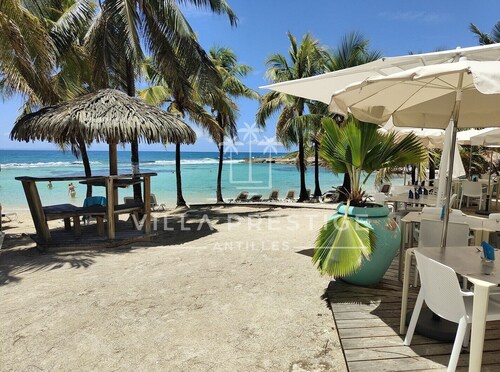 Villa Naïa swimming pool, lagoon and beach access 