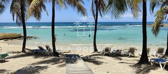 Villa Naïa swimming pool, lagoon and beach access 