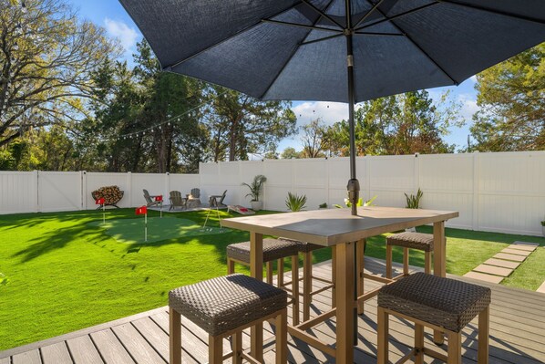 Outdoor dining