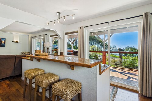 Black Sands Escape- Ocean and Range Views- Comfort