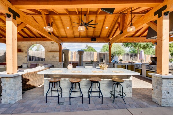 Outdoor dining - Luxurious Mountain Estate with Exclusive Private Casita, Unparalleled Privacy (Jamul)