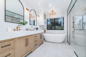 Hair dryer, towels, soap, shampoo - Luxurious Mountain Estate with Exclusive Private Casita, Unparalleled Privacy. (Jamul)