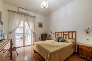 1 slaapkamer, een strijkplank/strijkijzer, wifi, beddengoed