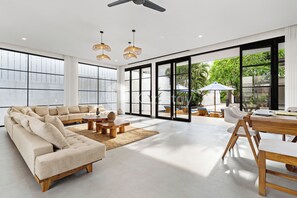 Flat-screen TV - Kros Villa by Kozystay - Legian (Kuta)