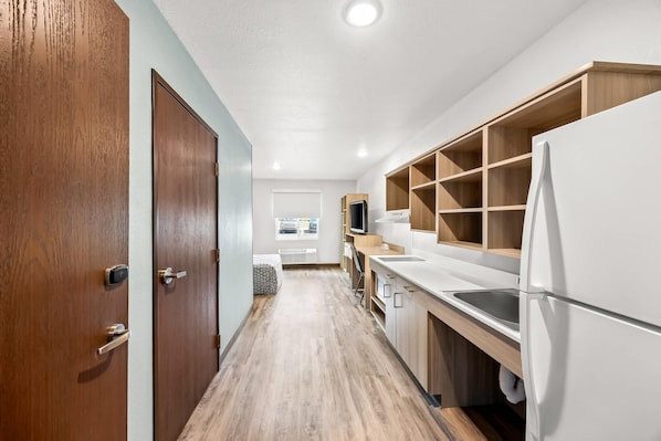 Suite, 1 Queen-Bett, barrierefrei, Nichtraucher | Verdunkelungsvorhänge, kostenloses WLAN, Bettwäsche