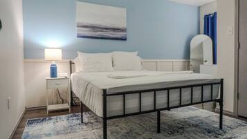 3 bedrooms, iron/ironing board, WiFi, bed sheets