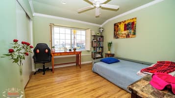 2 bedrooms, in-room safe, desk, iron/ironing board