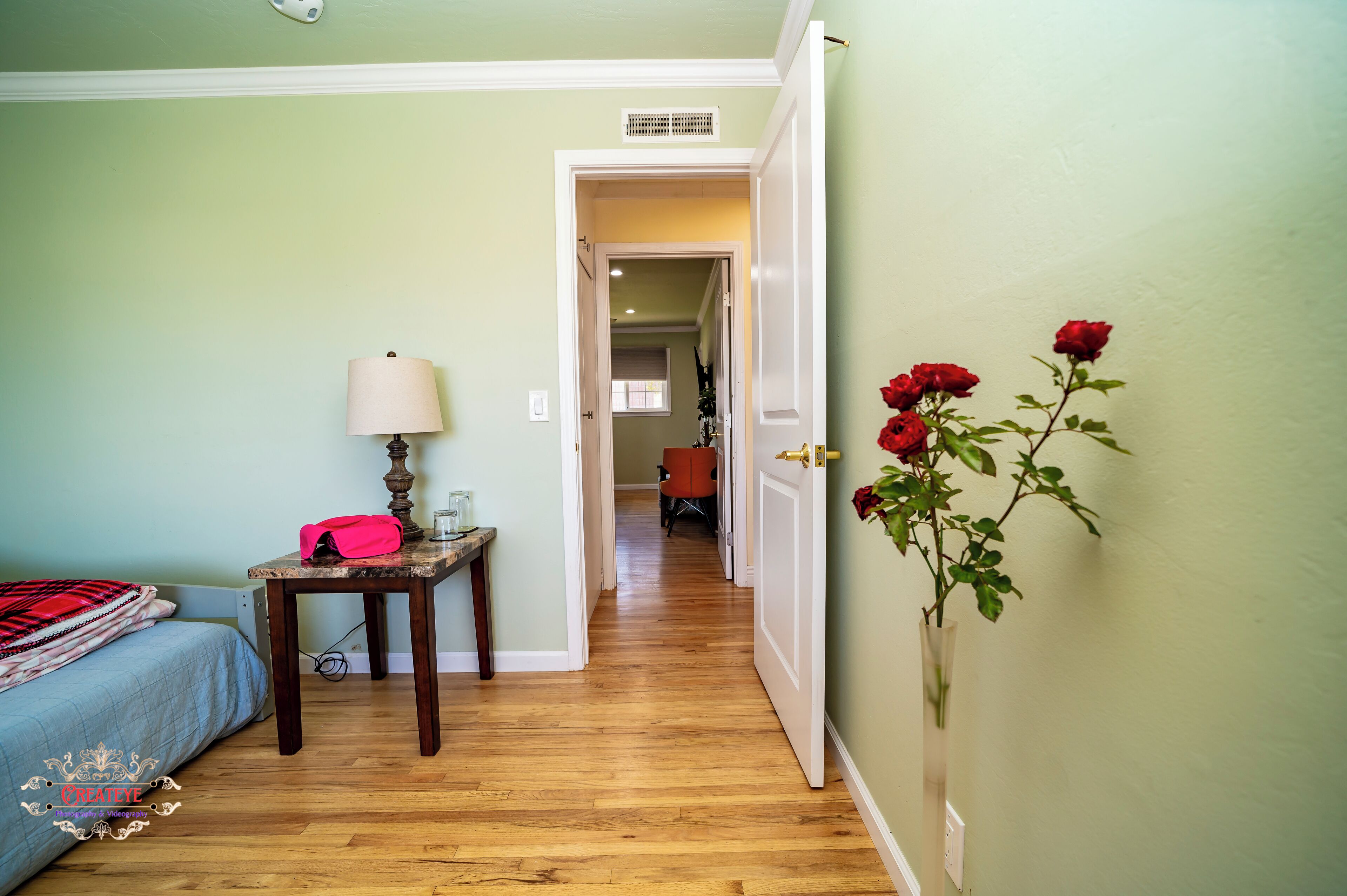 2 bedrooms, in-room safe, desk, iron/ironing board