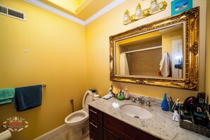 Dusche, Haartrockner, Bidet, Handtücher