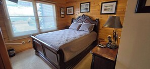 4 bedrooms, desk, free WiFi, bed sheets