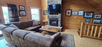 Spacious Wisp Retreat w/ Views & Game Room