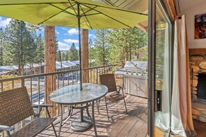 Outdoor dining - 3-Level Incline Village Retreat with Fireplace (Incline Village)