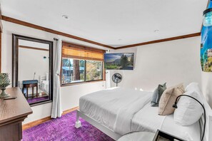 4 bedrooms, desk, WiFi, bed sheets - 3-Level Incline Village Retreat with Fireplace (Incline Village)