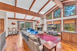 TV, fireplace, offices - 3-Level Incline Village Retreat with Fireplace (Incline Village)