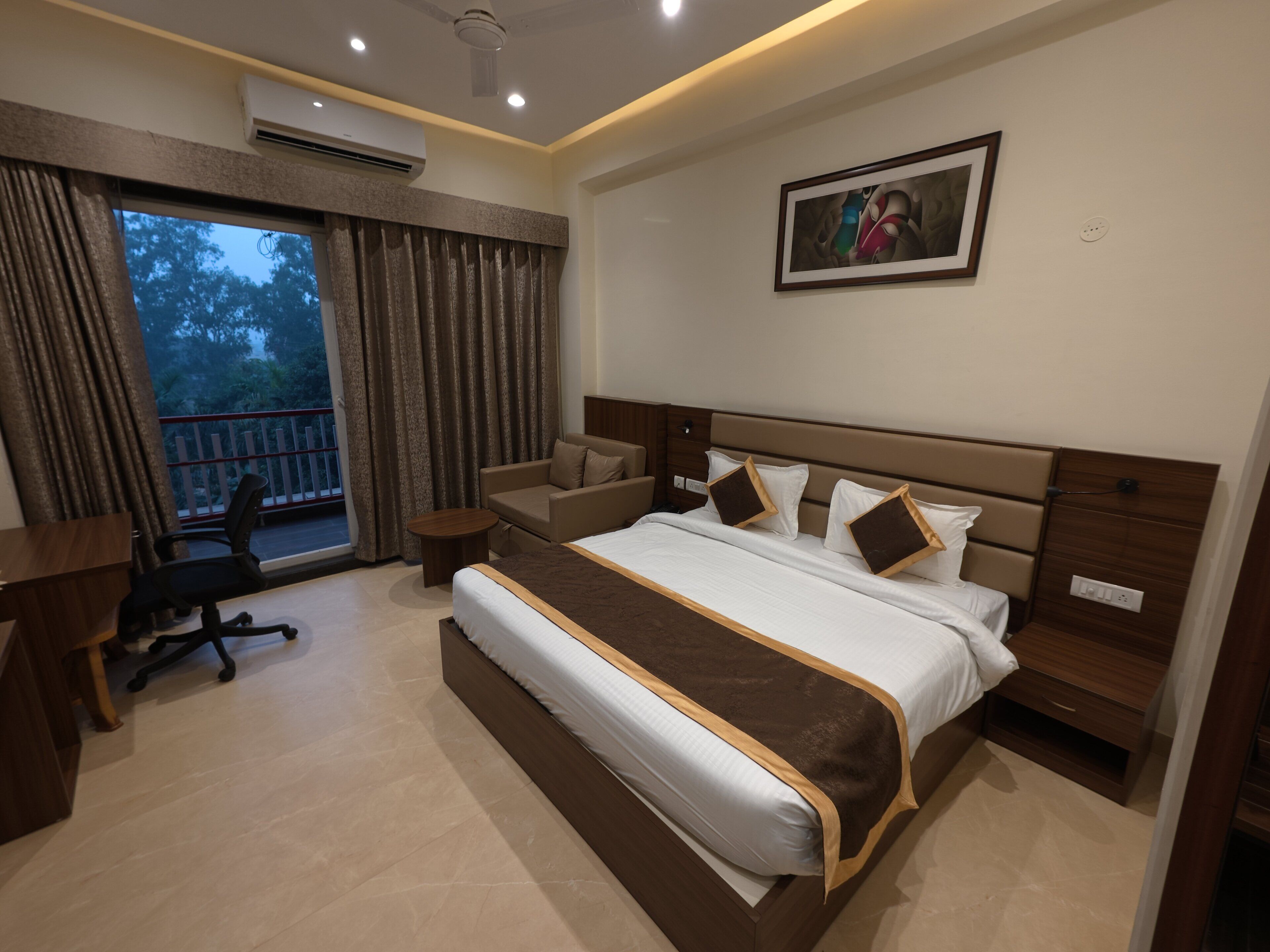 Economy Double Room | In-room dining