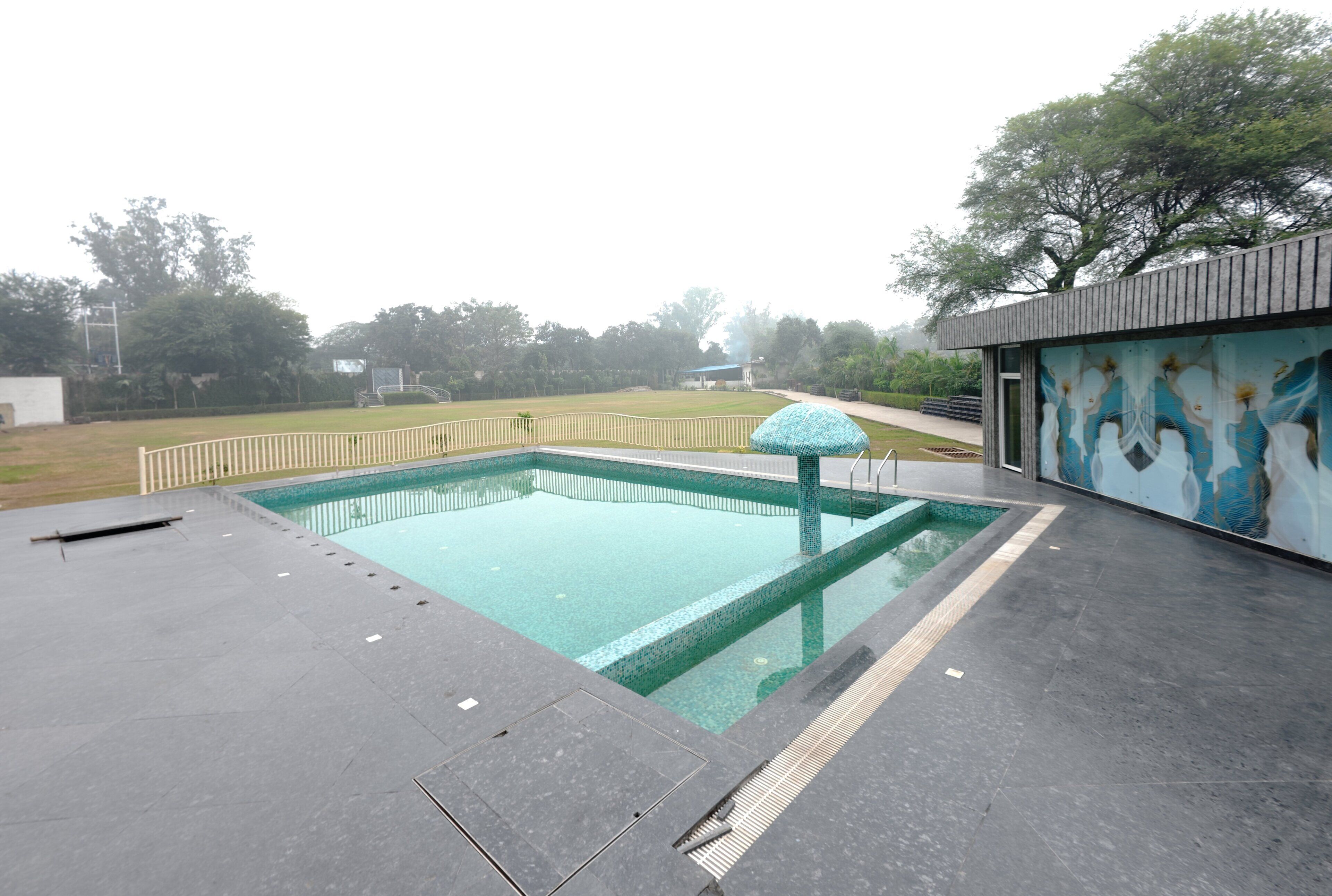 Vista frontal de la propiedad