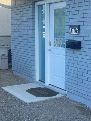 Exterior detail - Classy and modern, 2 bedroom suite covered with patio. (Kamloops)