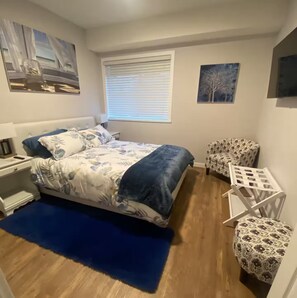 2 bedrooms, in-room safe, desk, iron/ironing board - Classy and modern, 2 bedroom suite covered with patio. (Kamloops)