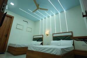 Family Room | Free WiFi - Deep Palace Inn (Mathura)