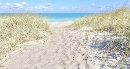 Seaside Escape - Ocean Village - Ground Floor - Steps to the Beach!