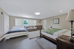 3 bedrooms, in-room safe, desk, iron/ironing board