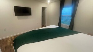 3 habitaciones, tabla de planchar con plancha, wifi y ropa de cama 