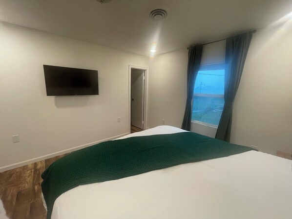 3 chambres, fer et planche à repasser, Wi-Fi, draps fournis