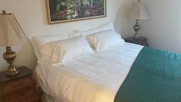 3 bedrooms, iron/ironing board, WiFi, bed sheets