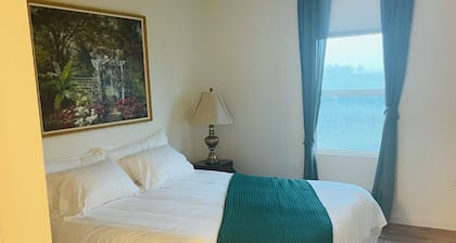 3-bedroom farmhouse near Lodi Winery’s and Camanche Lake