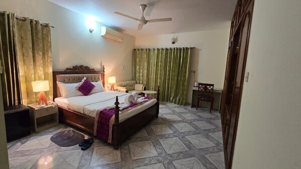 3 bedrooms, iron/ironing board, WiFi