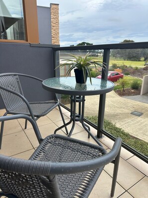 Outdoor dining - Golf and Beach Escape at 13th Beach for all the Family (Connewarre)