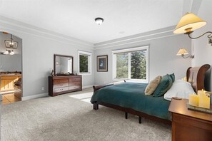 4 chambres, bureau, Wi-Fi, literie fournie