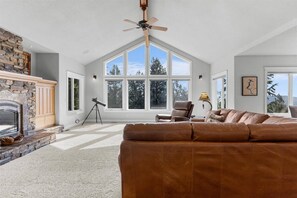 Téléviseur connecté, foyer