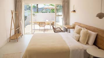 Room | Courtyard view