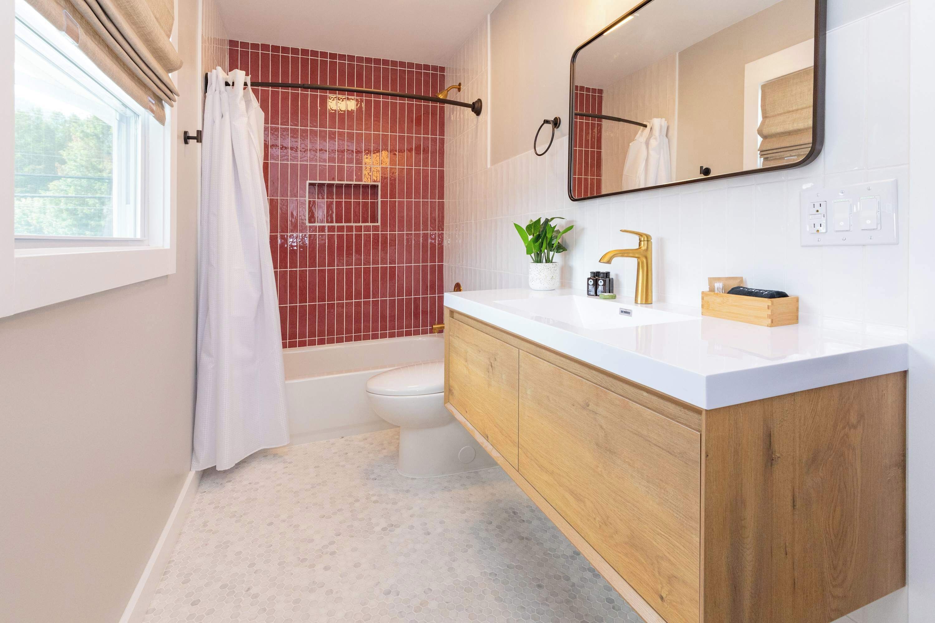 Shower, hair dryer, towels, shampoo