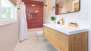 Shower, hair dryer, towels, shampoo
