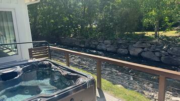 Bain à remous extérieur