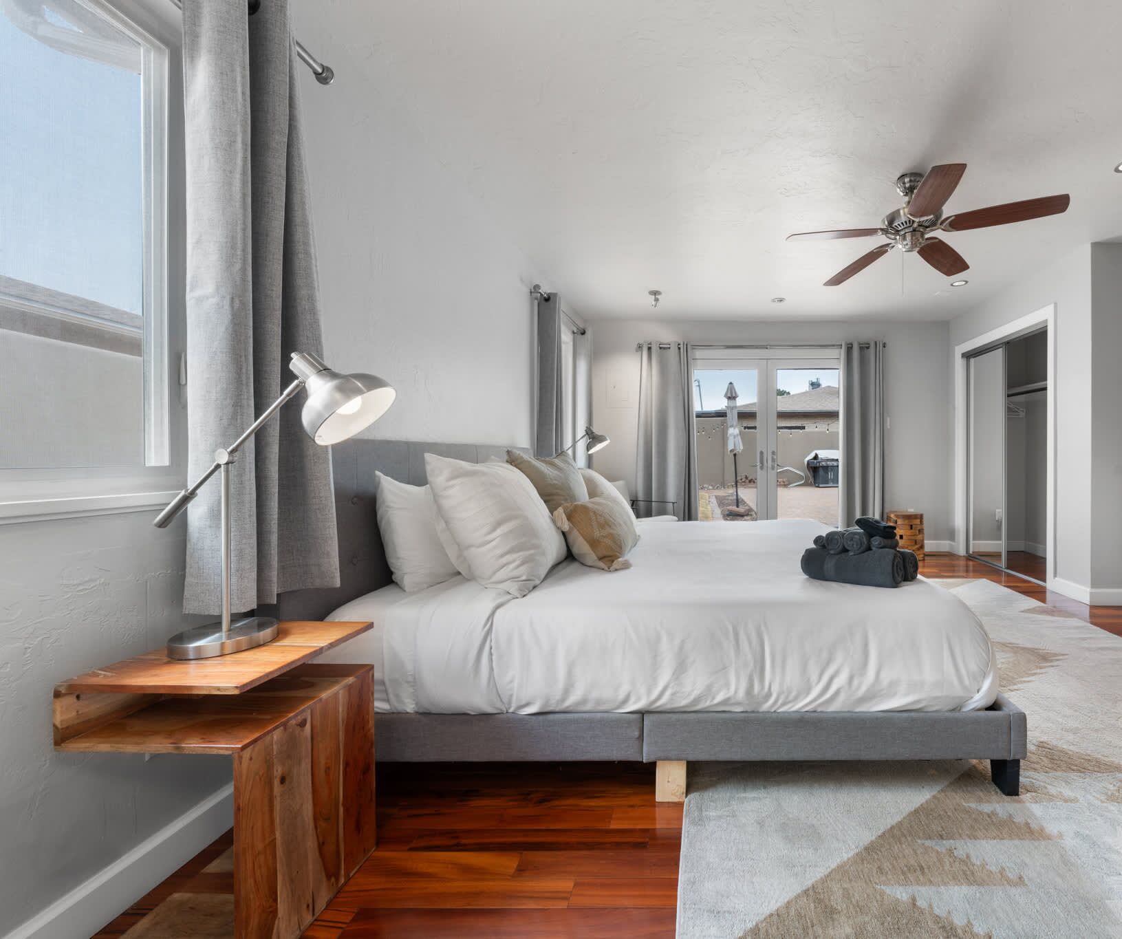4 bedrooms, iron/ironing board, WiFi, bed sheets