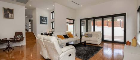 Televisión y oficina