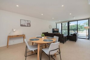 Interior - Bright 2-Bed Flat Near City Amenities (Lyneham)