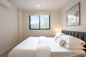 2 Schlafzimmer, Schreibtisch, Bügeleisen/Bügelbrett, WLAN