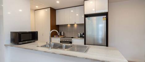 Fridge, microwave, oven, stovetop