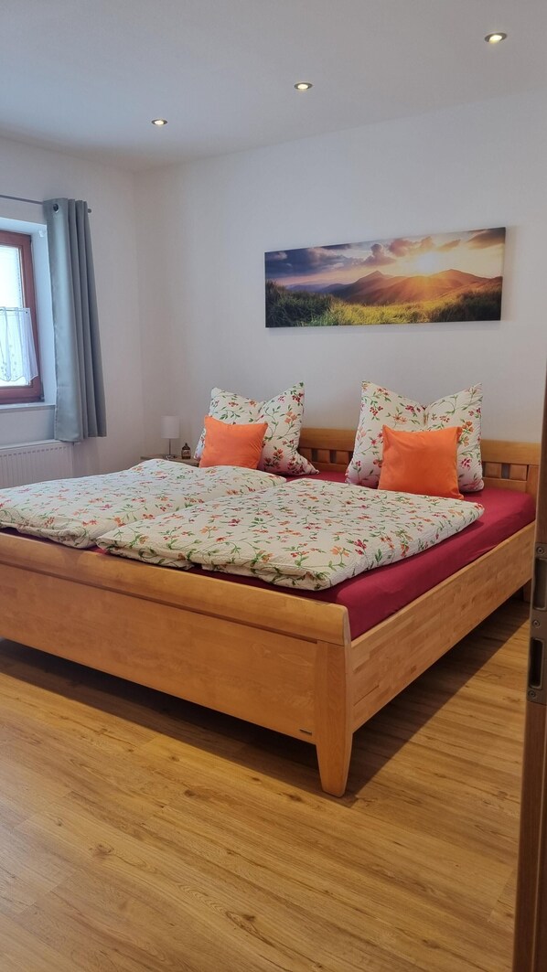 1 bedroom, bed sheets