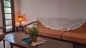 Living area - 4-Bedroom Private Villa Near Colombo Airport with  FREE Wi-Fi, Kitchen & Garden (Negombo)