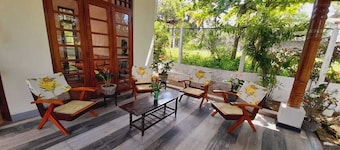 Olive Green Villa in Negombo for Airport Transit
