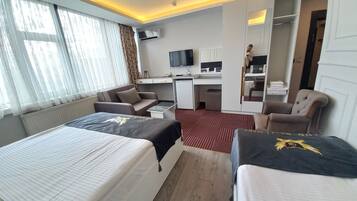 Een bureau, een laptopwerkplek, gratis wifi