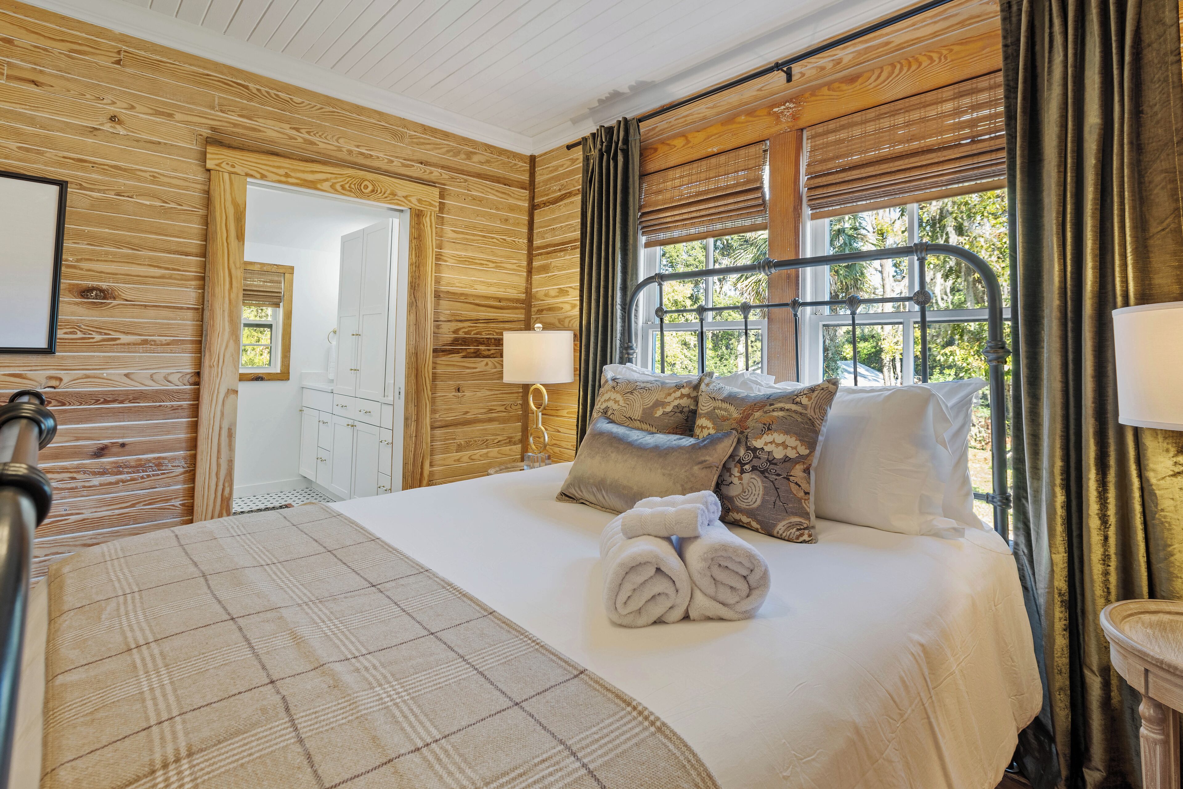 2 soverom, strykejern/-brett, wi-fi (inkludert) og sengetøy