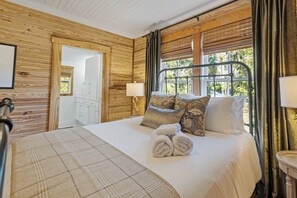 2 bedrooms, iron/ironing board, free WiFi, bed sheets - Welcome to The Schoolhouse – A charming cottage in historic Monticello, Florida. (Monticello)