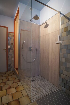 Shower, hair dryer, towels, toilet paper